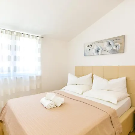 Radic - A2 First Floor - Mpolo *