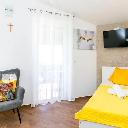 Radic - A2 First Floor - Mpolo Apartman *