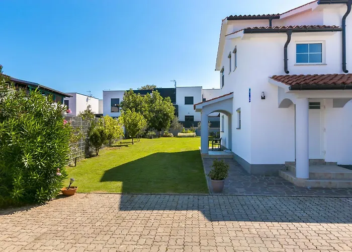 Radic - A2 First Floor - Mpolo *