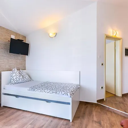 Radic - A2 First Floor - Mpolo Medulin