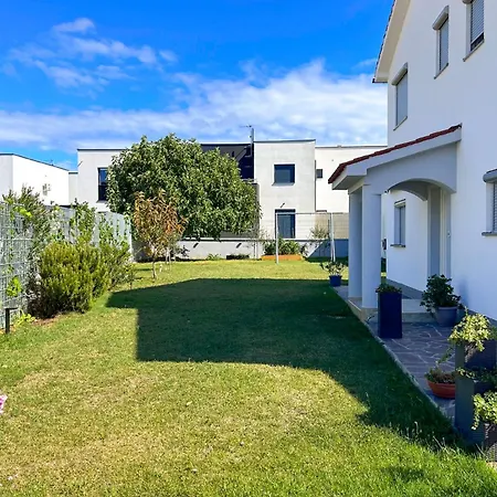 Radic - A2 First Floor - Mpolo Apartment *