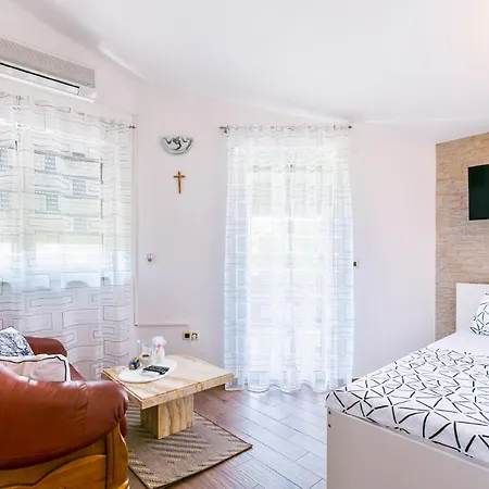 Apartment Radic - A2 First Floor - Mpolo *