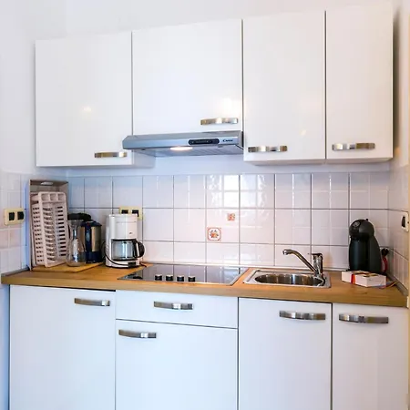 Radic - A2 First Floor - Mpolo Apartment *