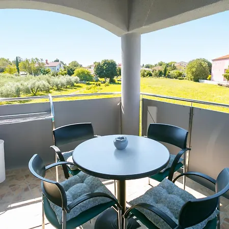 Radic - A2 First Floor - Mpolo Apartment *