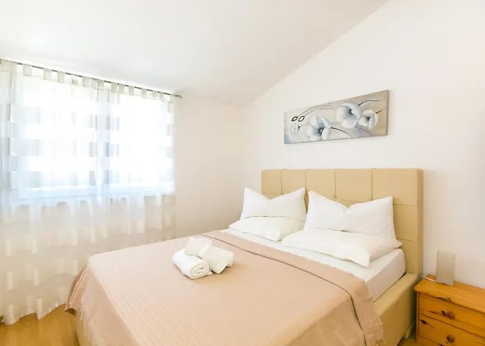 Radic - A2 First Floor - Mpolo *