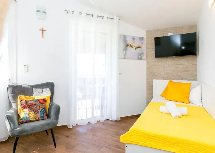 Radic - A2 First Floor - Mpolo Appartement *