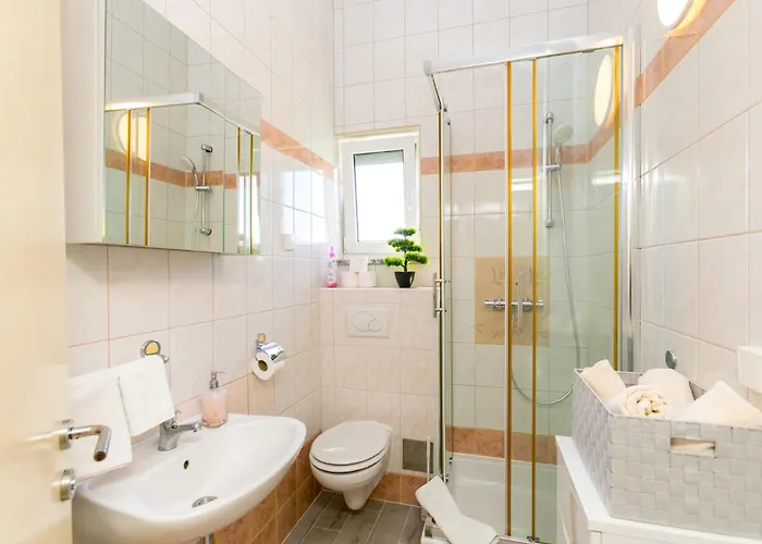 Radic - A2 First Floor - Mpolo Appartement *