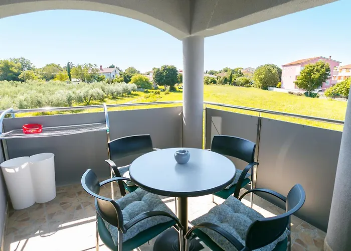 Radic - A2 First Floor - Mpolo Appartement *